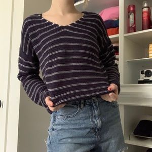 NAVY AND WHITE V NECK KNIT SWEATER